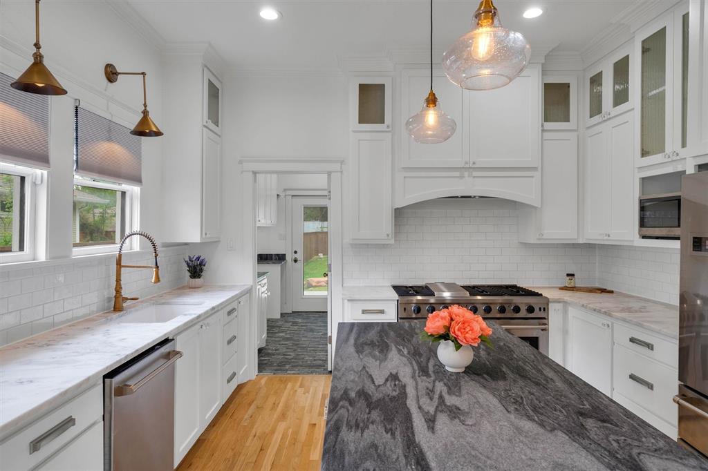 5727 Victor Street Dallas, TX 75214 - Photo 19 of 40 a kitchen with a sink and cabinets