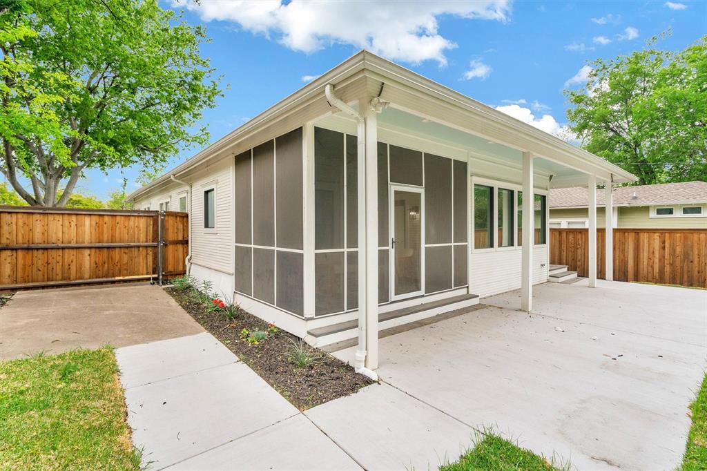 5727 Victor Street Dallas, TX 75214 - Photo 38 of 40 a view of a house with a balcony
