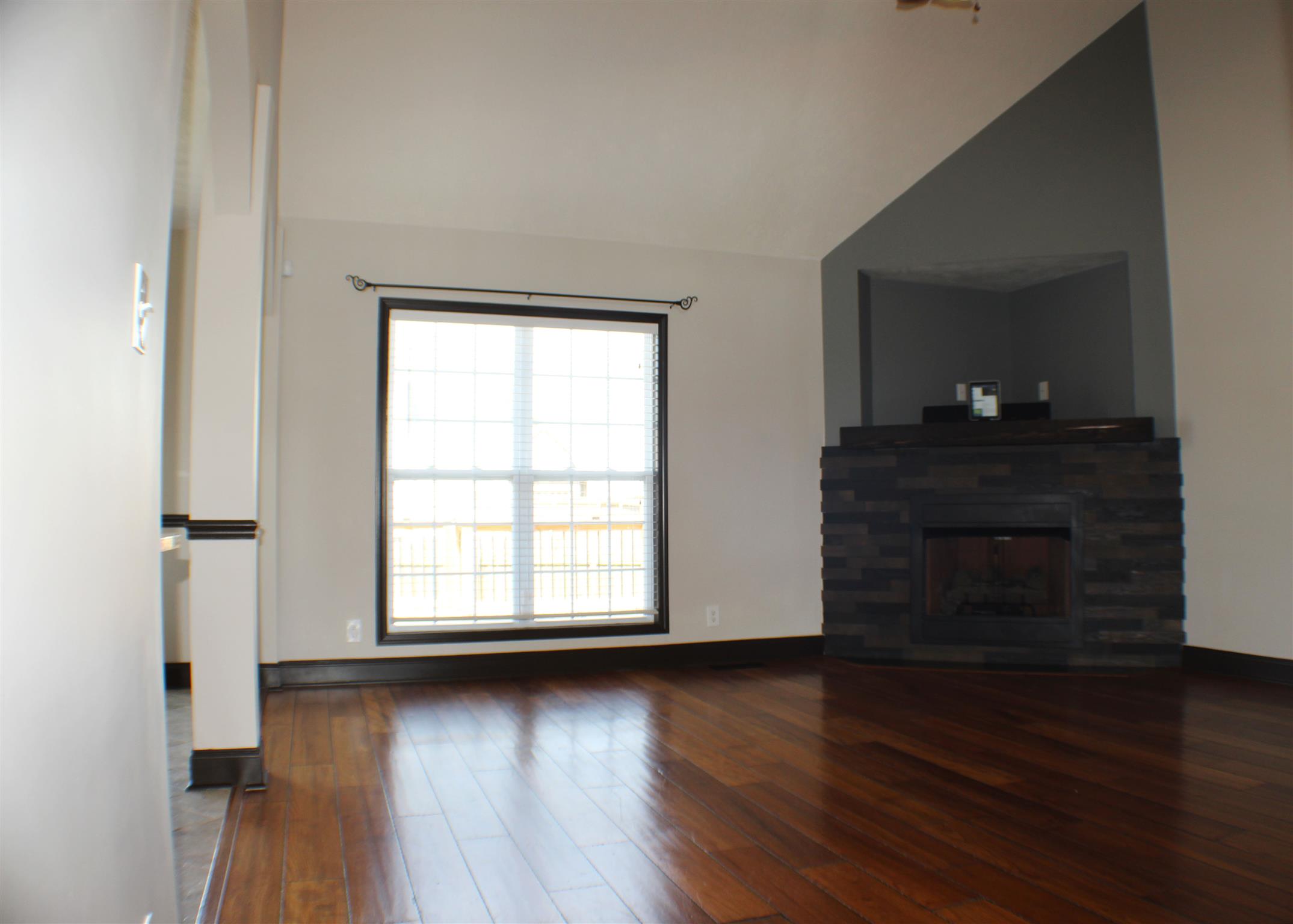 1481 Apache Way Clarksville, TN 37042 - Photo 13 of 30 Living room