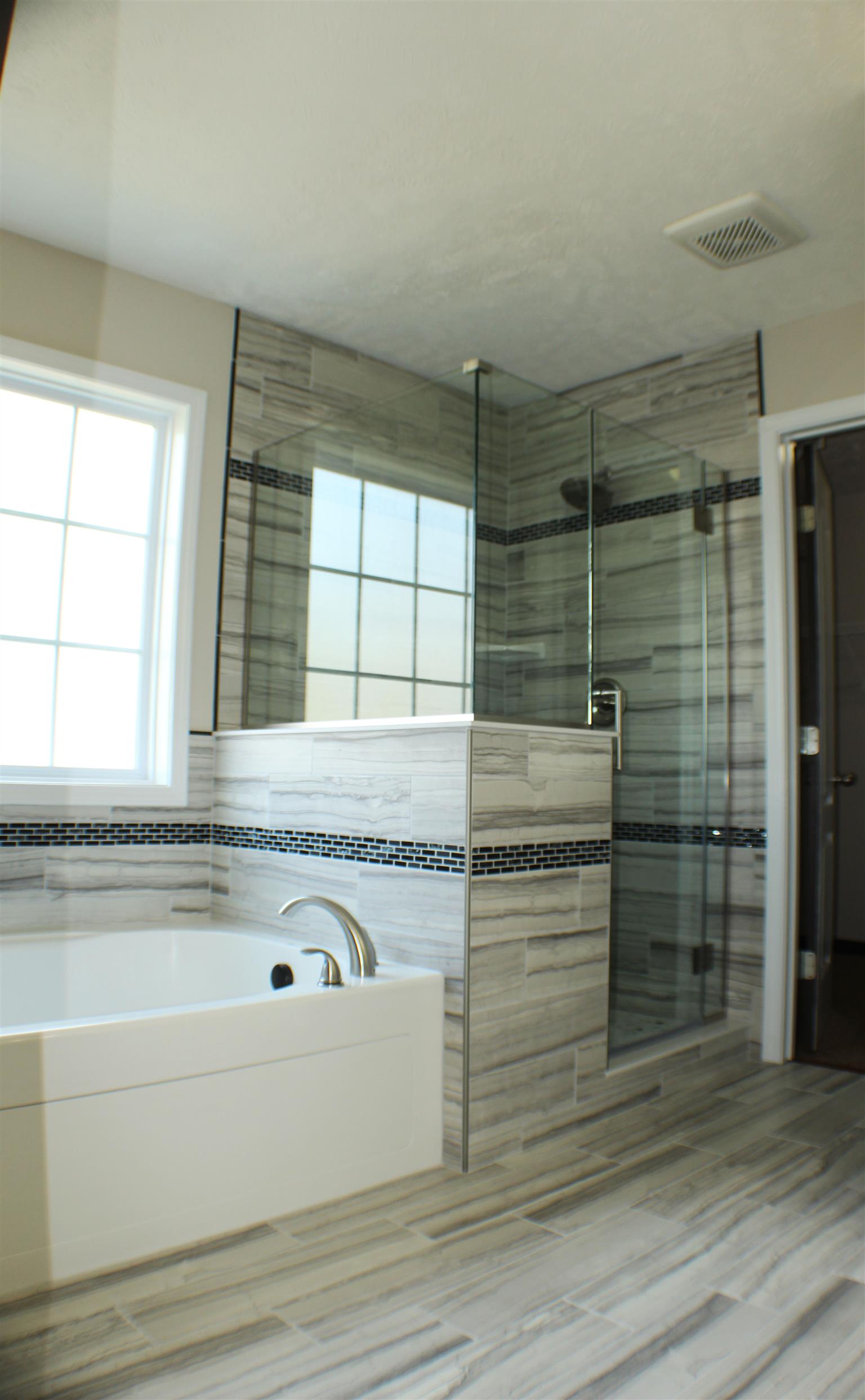 1481 Apache Way Clarksville, TN 37042 - Photo 15 of 30 Master bath