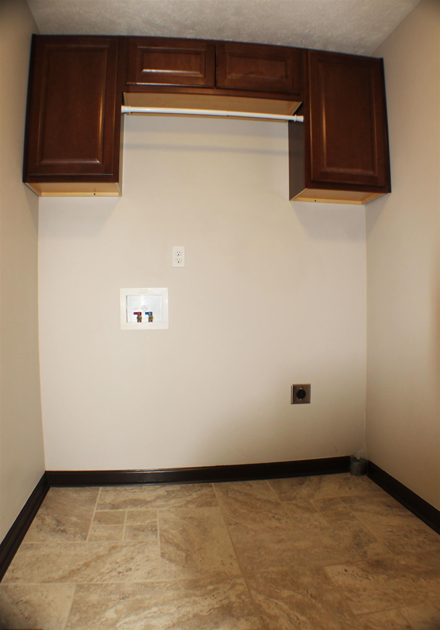 1481 Apache Way Clarksville, TN 37042 - Photo 21 of 30 Laundry room
