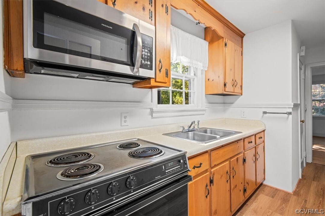 4124 Hillcrest Road Richmond, VA 23225 - Photo 12 of 34 a kitchen with a stove and a microwave