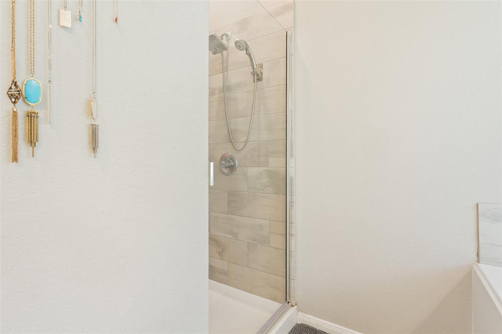 10204 Driskill Drive Waco, TX 76708 - Photo 20 of 30 a bathroom with a shower