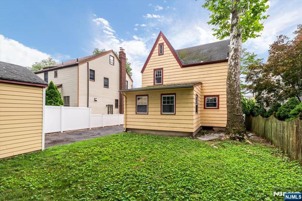 314 Mountain Way Rutherford, NJ 07070 - Photo 26 of 31