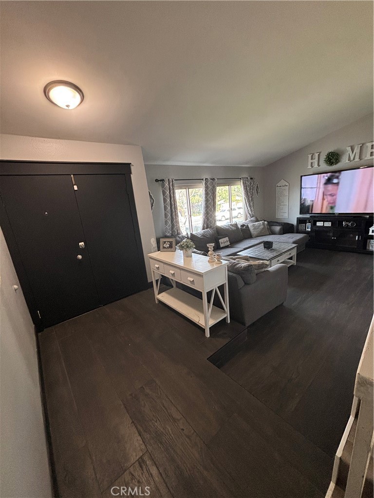 1408 Via Del Rio Corona, CA 92882 - Photo 3 of 31