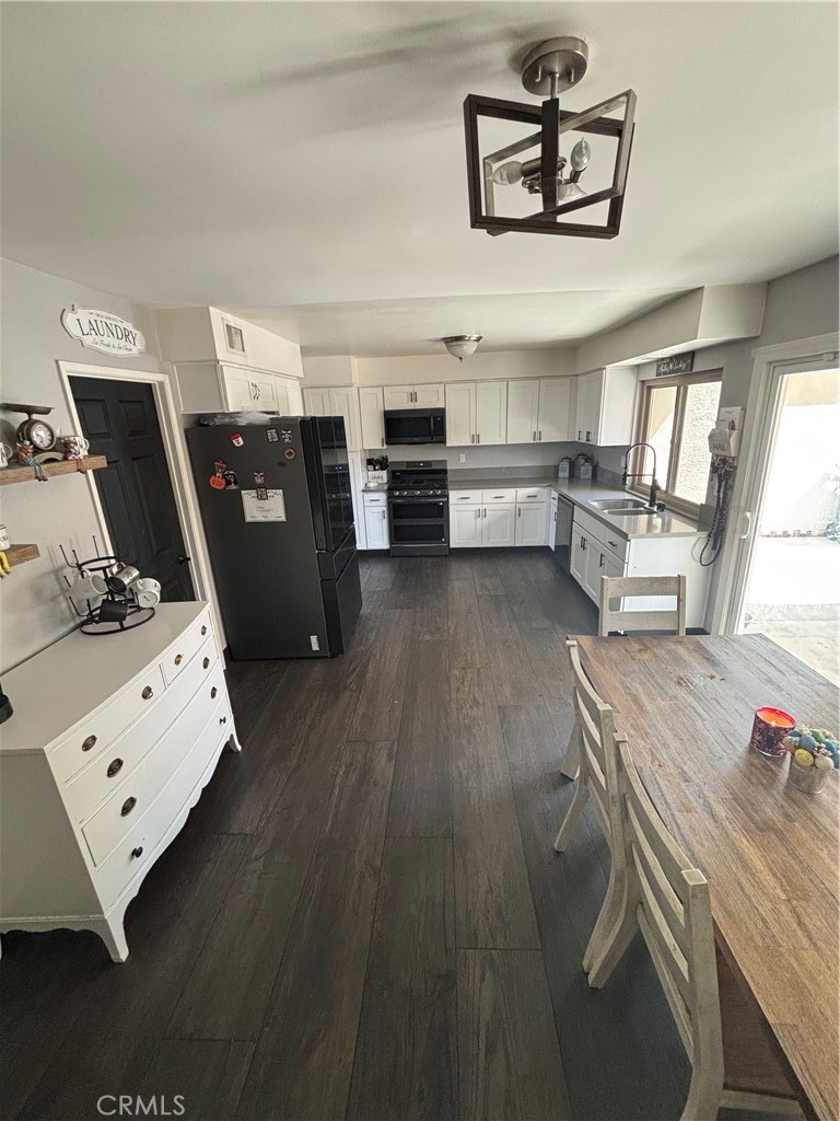 1408 Via Del Rio Corona, CA 92882 - Photo 5 of 31