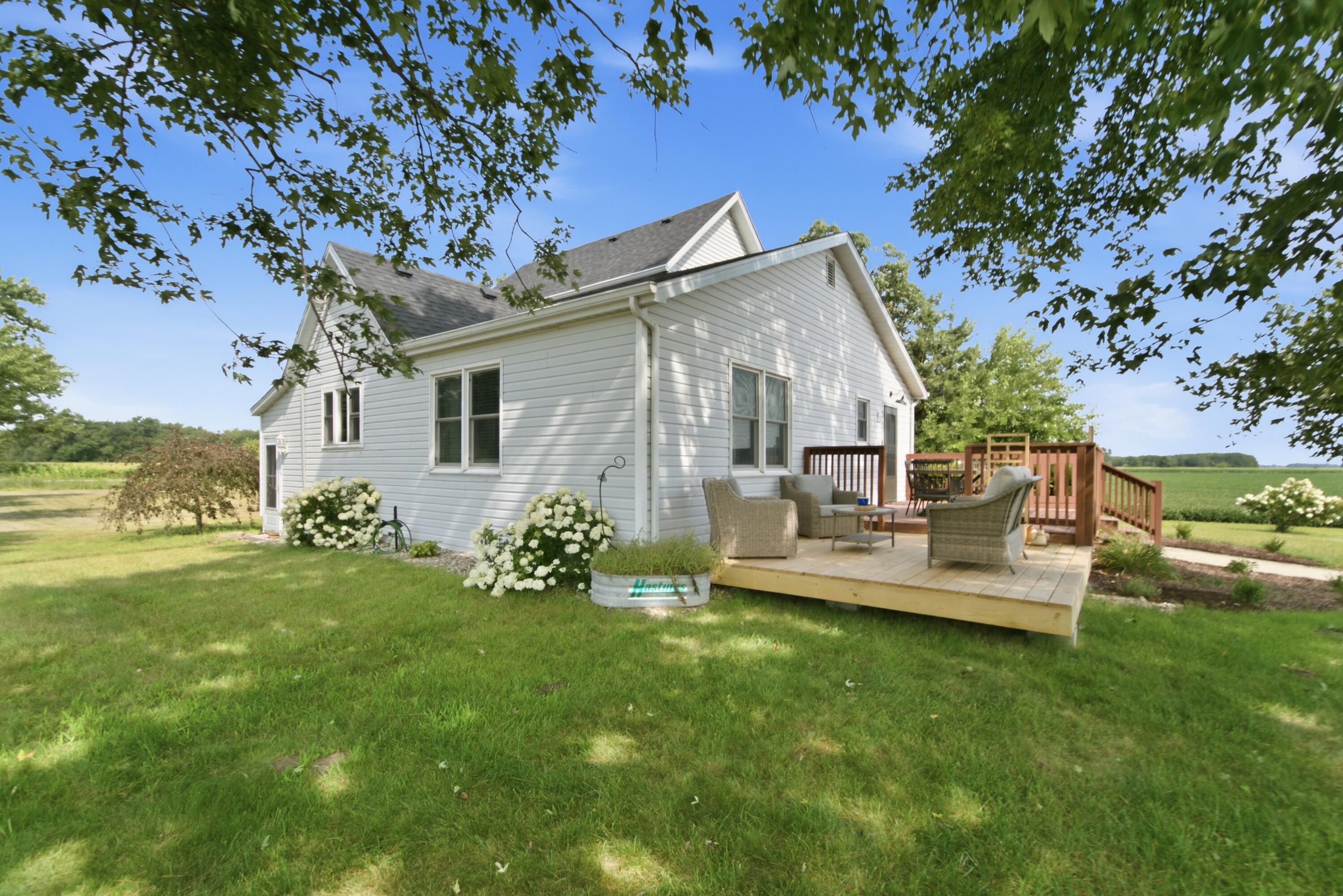 6817 Highway 231 Rensselaer, IN 47978 - Photo 2 of 35 3000x2003