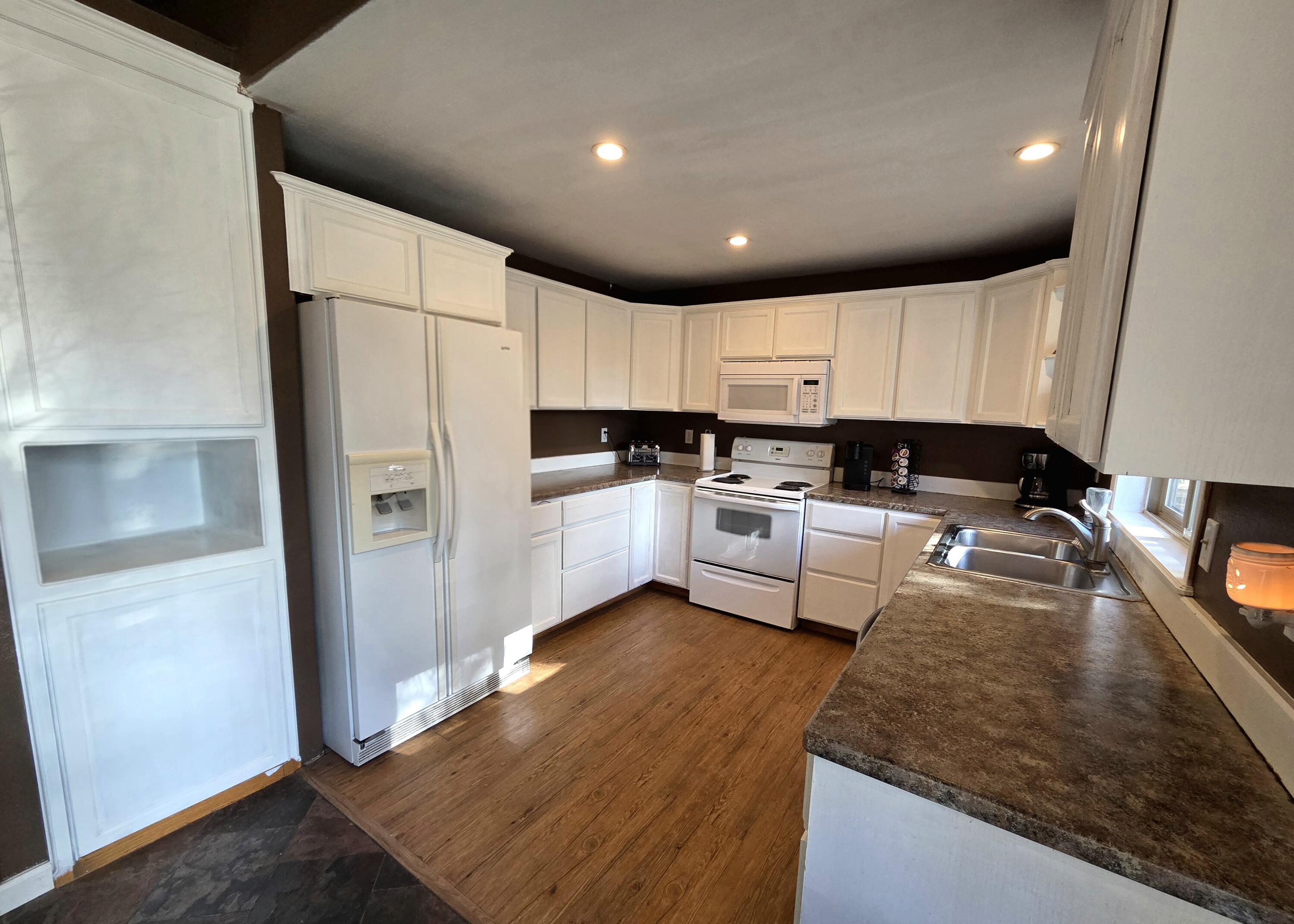 53156 Day Road La Pine, OR 97739 - Photo 16 of 28 Kitchen area opens to dining/living Room.