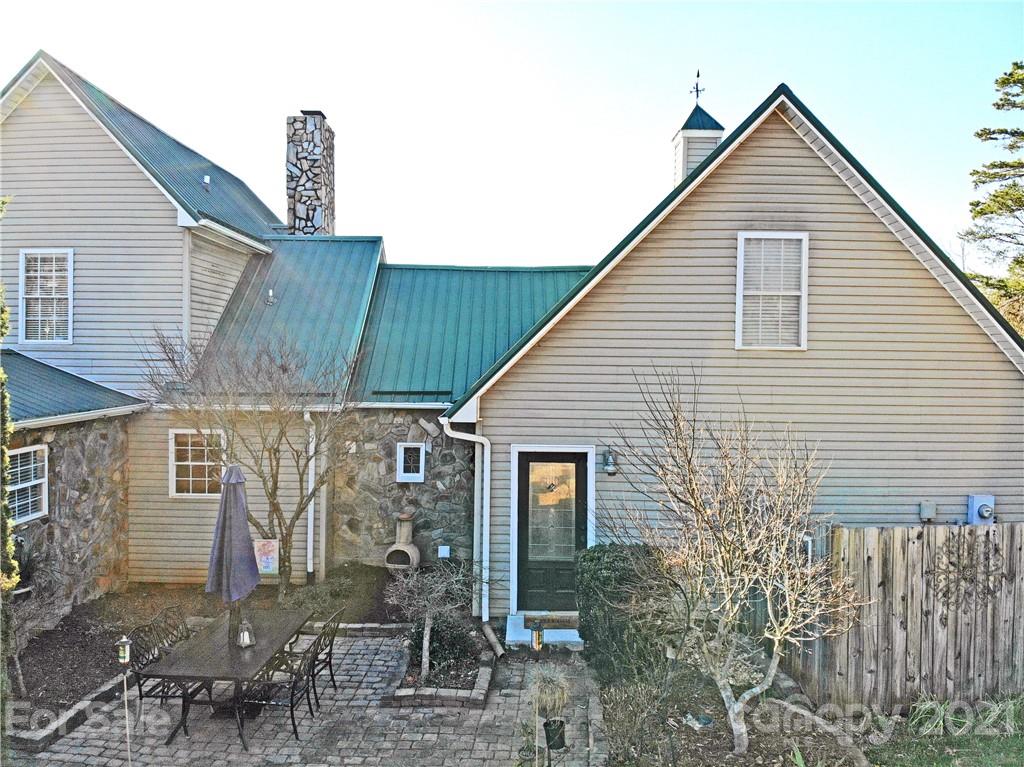 2370 Ralph L Road Hickory, NC 28602 - Photo 2 of 37 Gallery Image 2