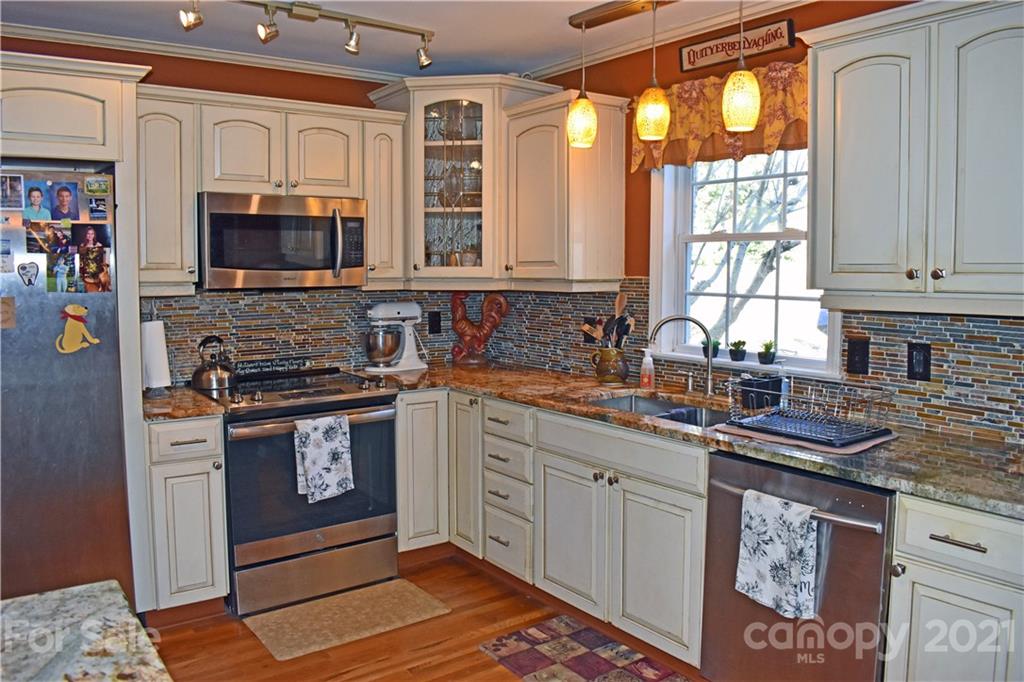 2370 Ralph L Road Hickory, NC 28602 - Photo 11 of 37 Gallery Image 11