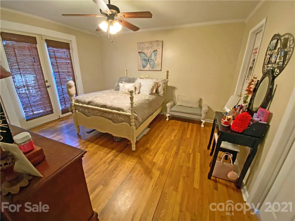 2370 Ralph L Road Hickory, NC 28602 - Photo 26 of 37 Gallery Image 26