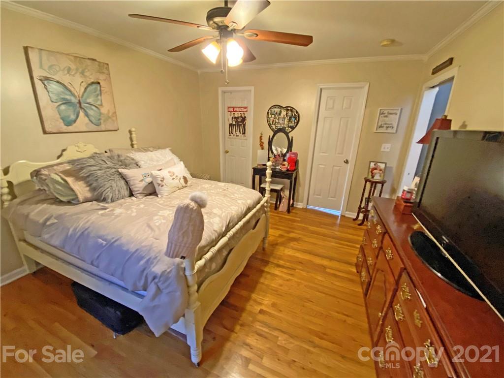 2370 Ralph L Road Hickory, NC 28602 - Photo 27 of 37 Gallery Image 27