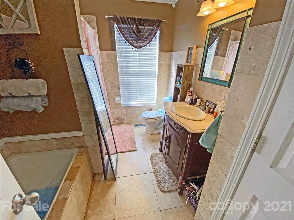 2370 Ralph L Road Hickory, NC 28602 - Photo 28 of 37 Gallery Image 28