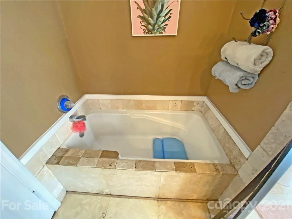 2370 Ralph L Road Hickory, NC 28602 - Photo 29 of 37 Gallery Image 29