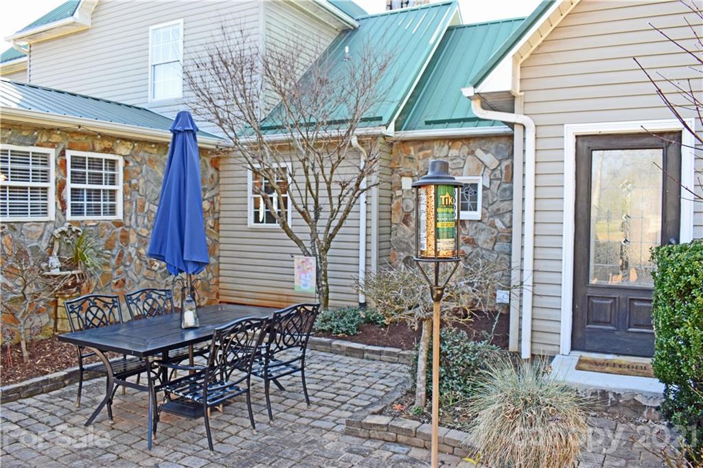 2370 Ralph L Road Hickory, NC 28602 - Photo 30 of 37 Gallery Image 30