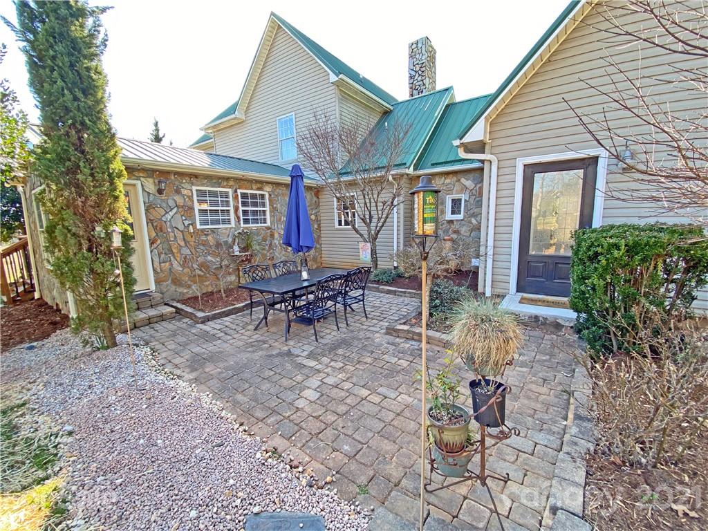 2370 Ralph L Road Hickory, NC 28602 - Photo 32 of 37 Gallery Image 32