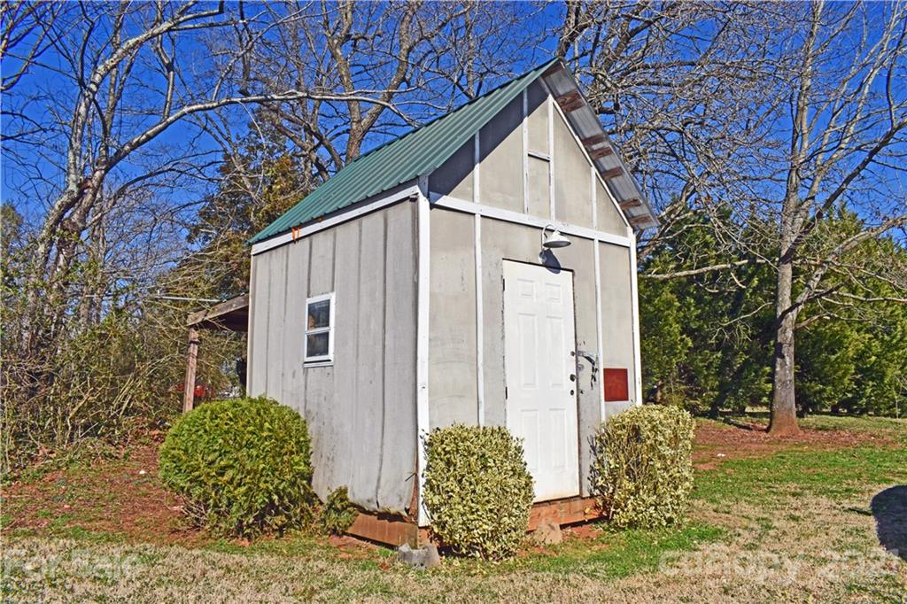 2370 Ralph L Road Hickory, NC 28602 - Photo 33 of 37 Gallery Image 33