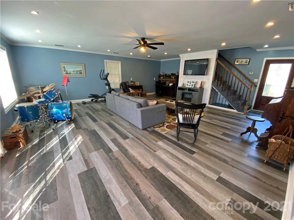 2370 Ralph L Road Hickory, NC 28602 - Photo 5 of 37 Gallery Image 5