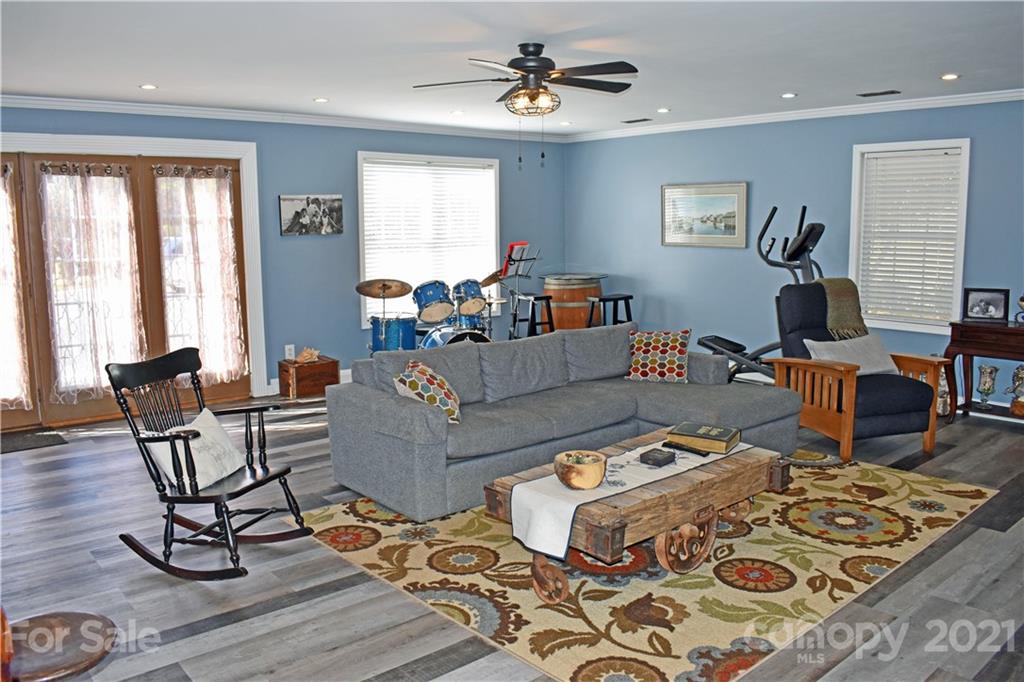 2370 Ralph L Road Hickory, NC 28602 - Photo 6 of 37 Gallery Image 6