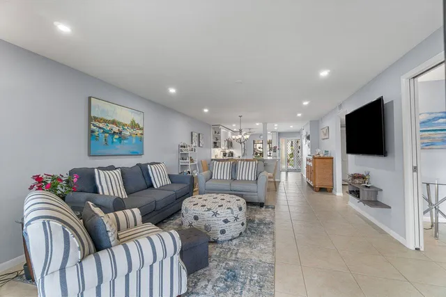 $3,000 | 5188 Oakhill Lane, Unit 1111, Delray Beach, FL 33484