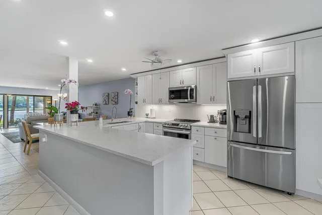 $3,000 | 5188 Oakhill Lane, Unit 1111, Delray Beach, FL 33484