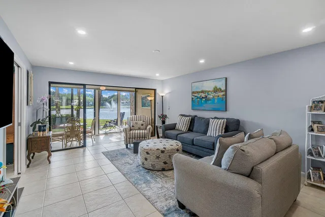 $3,000 | 5188 Oakhill Lane, Unit 1111, Delray Beach, FL 33484