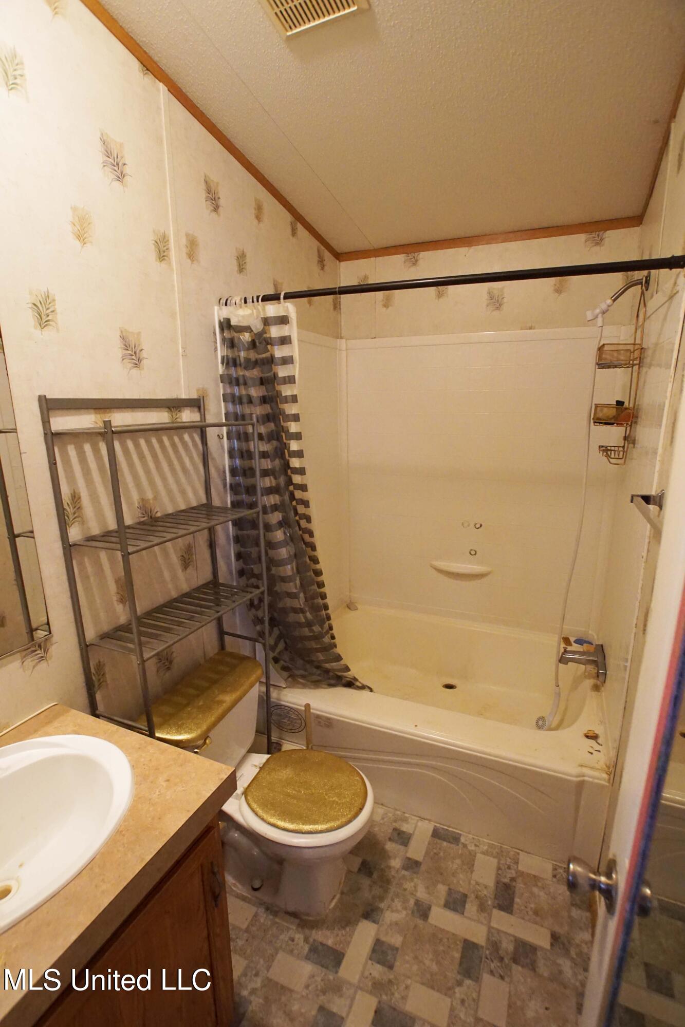 8270 Henley Road Pass Christian, MS 39571 - Photo 9 of 11 Bathroom