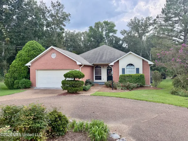 $275,000 | 211 Twin Lakes South, Clinton, MS 39056