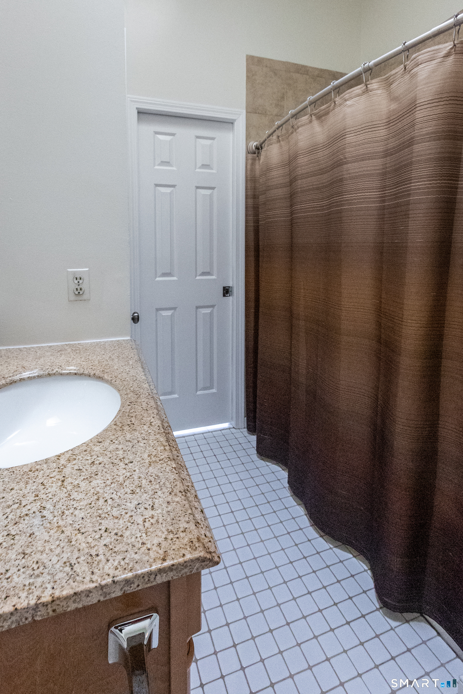 75 Commodore Cmns, Unit 75 Derby, CT 06418 - Photo 29 of 39