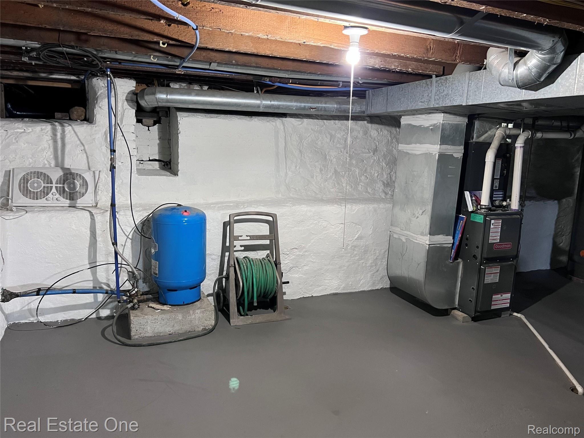 6304 East Coldwater Road Flint, MI 48506 - Photo 43 of 59 6DD356CF-754B-47E1-B28E-31F4B86F73A9.jpeg