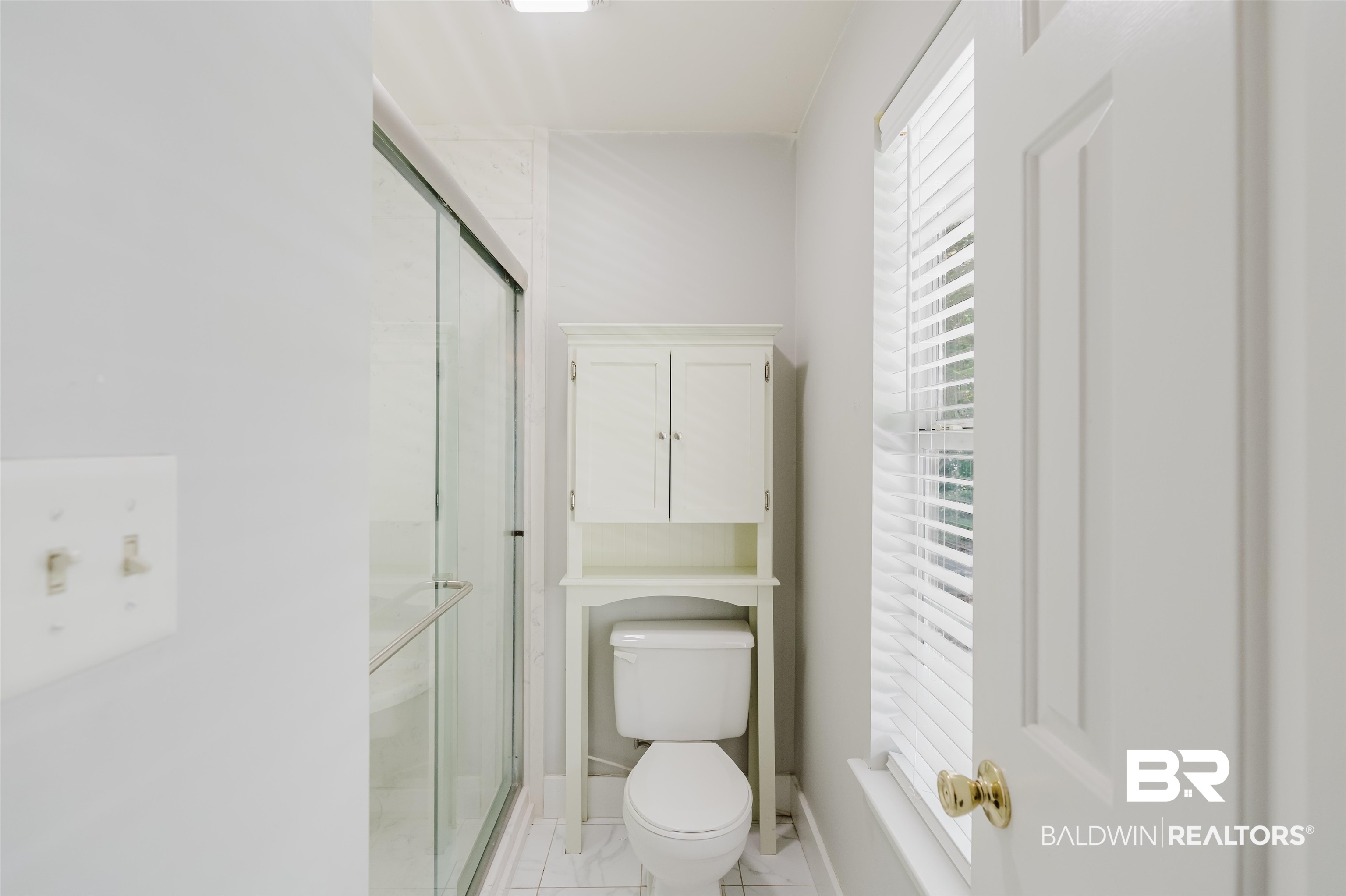 20460 Bishop Road Fairhope, AL 36532 - Photo 18 of 41 Full bath featuring toilet, plenty of natural light, and a shower stall