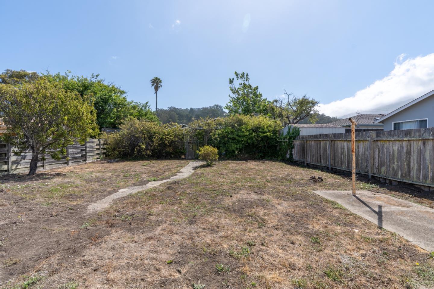 1139 Peralta Road Pacifica, CA 94044 - Photo 21 of 23 a backyard of a house