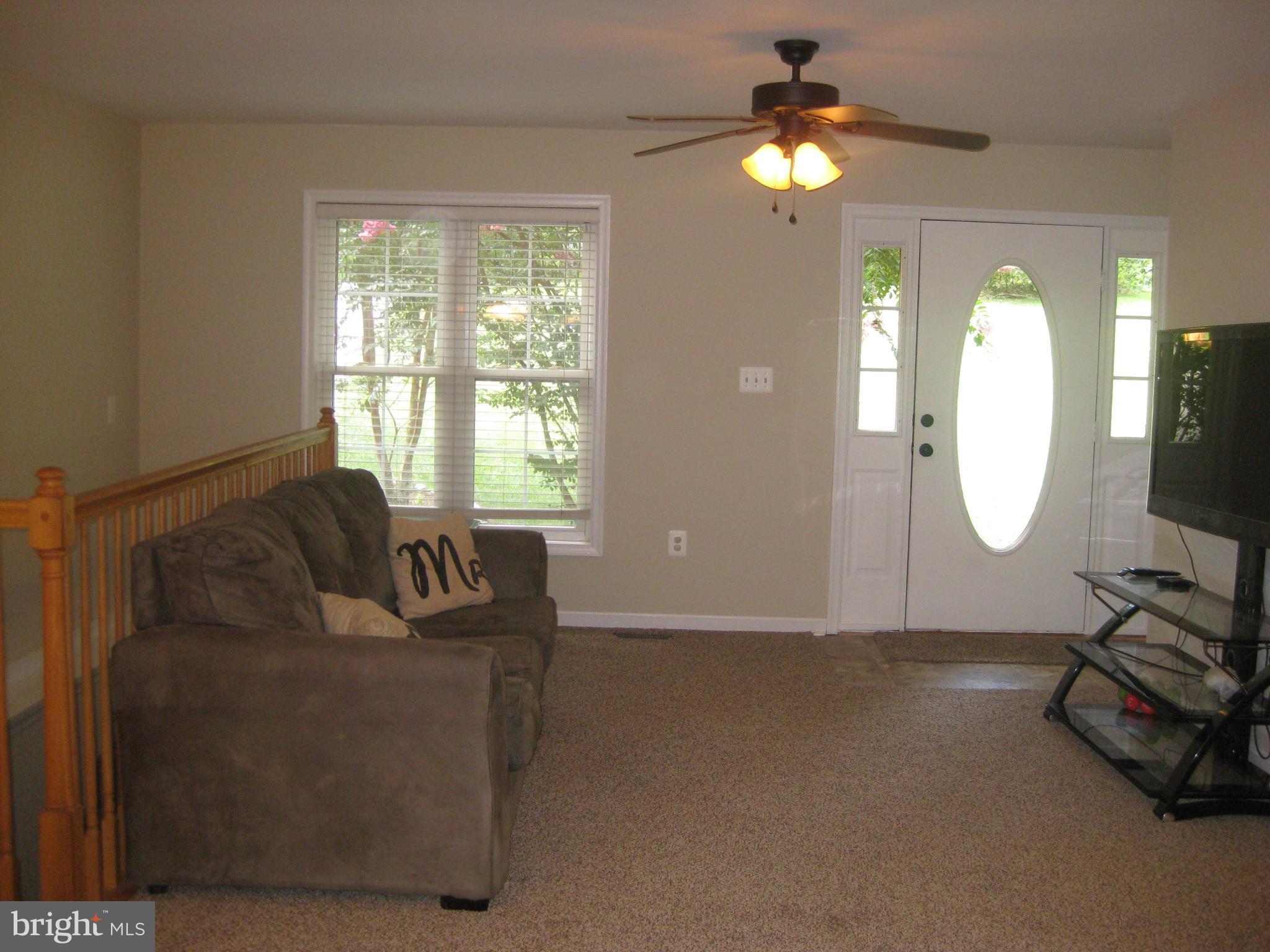 66 Richards Ferry Road Fredericksburg, VA 22406 - Photo 4 of 24 Living Room