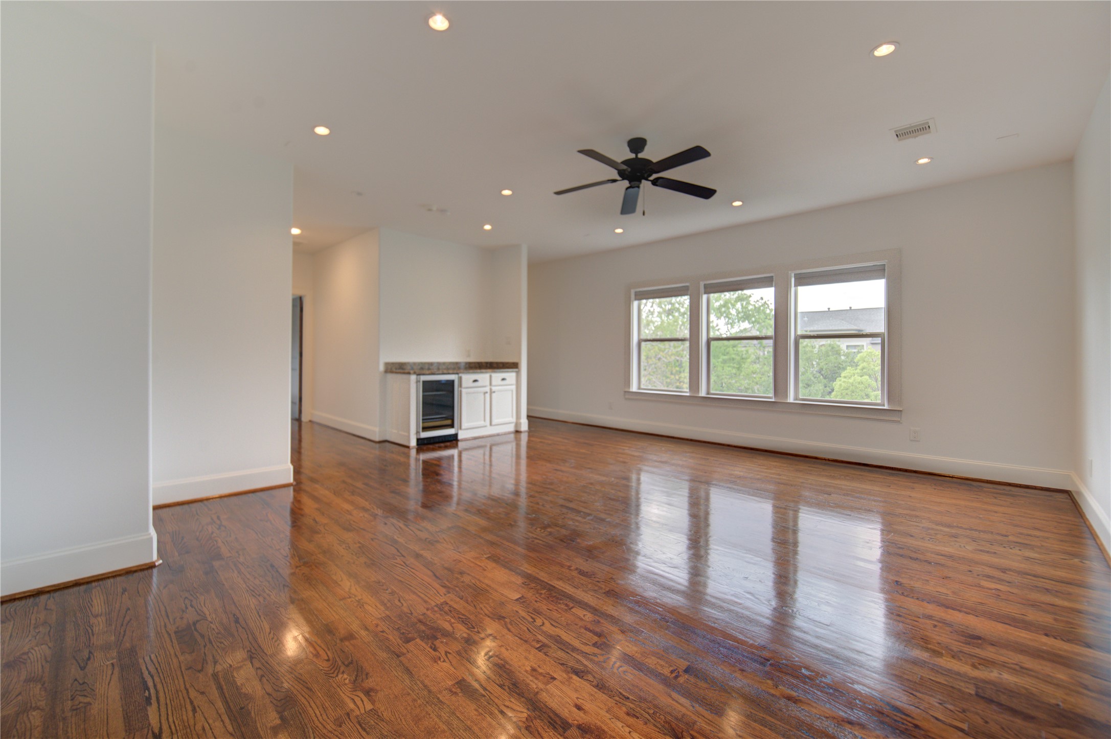 6520 Rodrigo Street Houston, TX 77007 - Photo 33 of 44 Spacious third-floor game room with hardwood floors, recessed lighting, and flexible layout for entertaining or recreation.