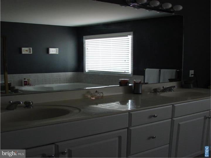 7 Hansom Drive Columbus, NJ 08022 - Photo 11 of 13 Master Bathroom