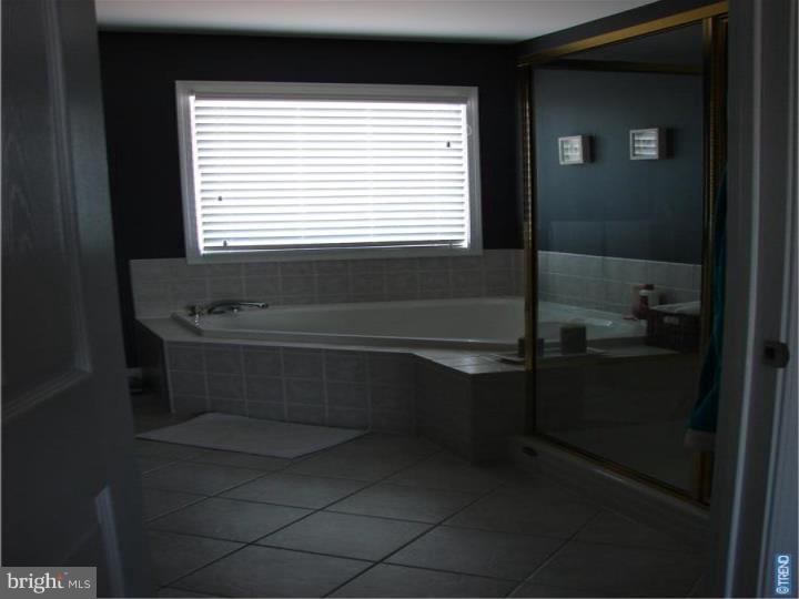 7 Hansom Drive Columbus, NJ 08022 - Photo 10 of 13 Master Bathroom