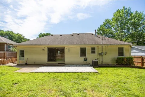 $325,000 | 8878 Westbrooke Drive, Overland Park, KS 66212