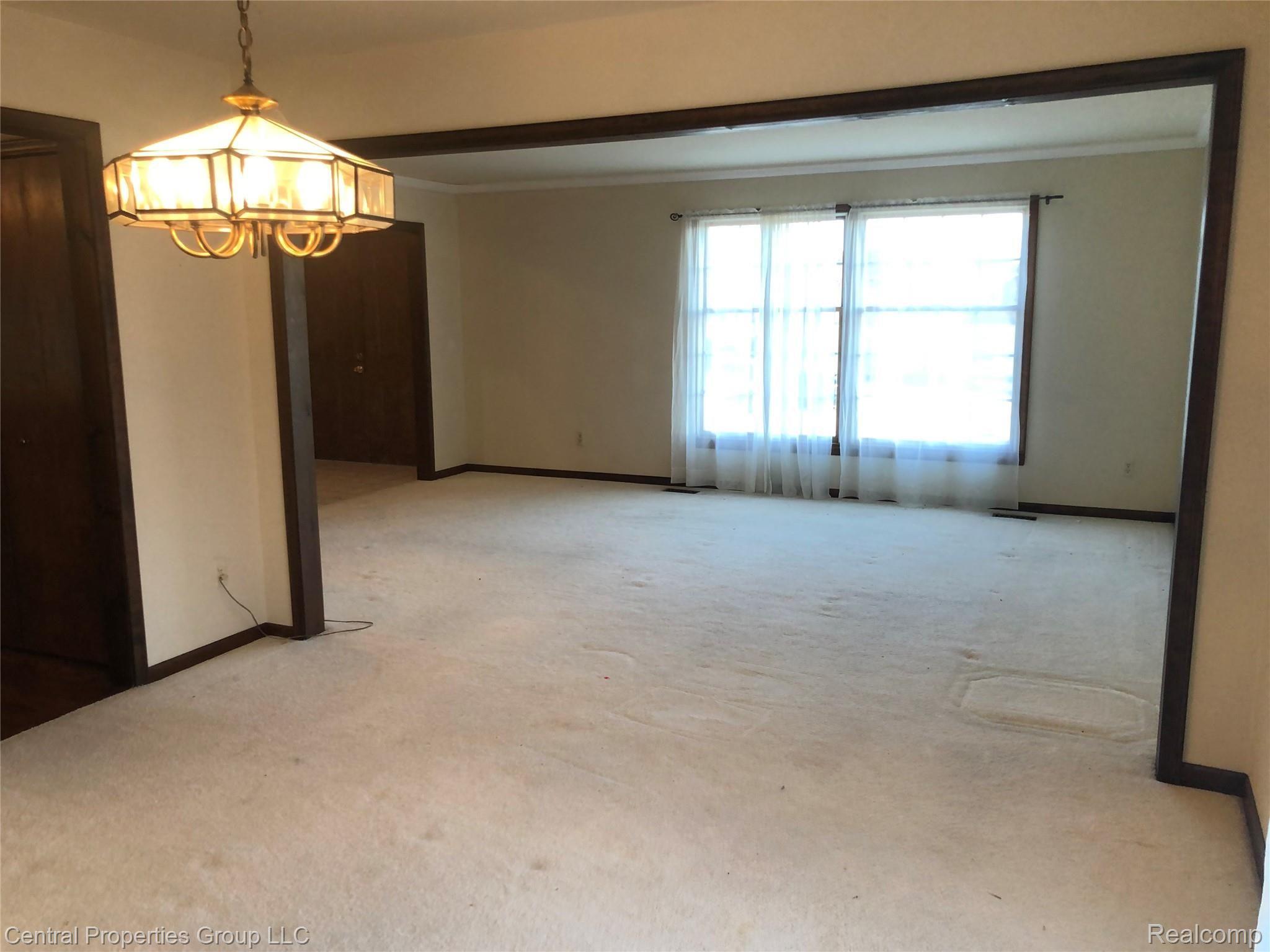 1944 North Kilburn Road Rochester, MI 48306 - Photo 14 of 62 2020-03-10 18.55