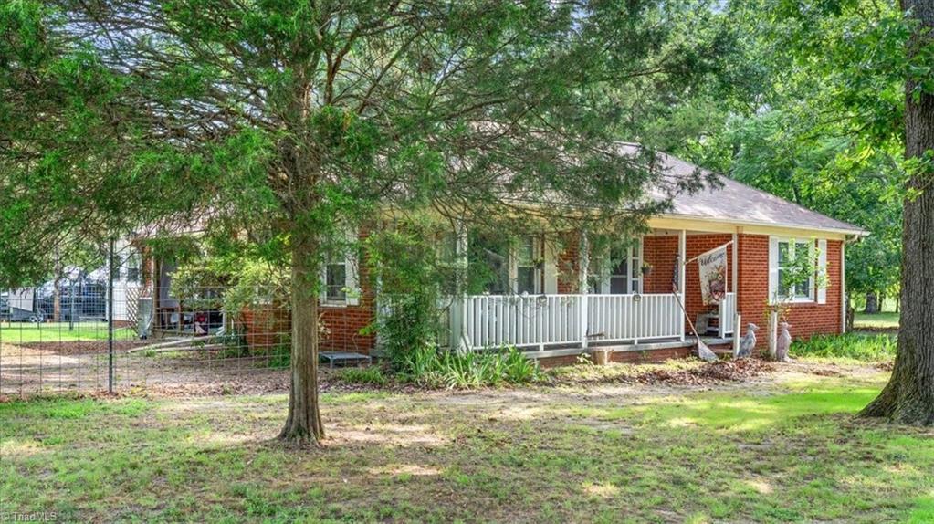 7197 Bennett Road Seagrove, NC 27341 - Photo 3 of 36