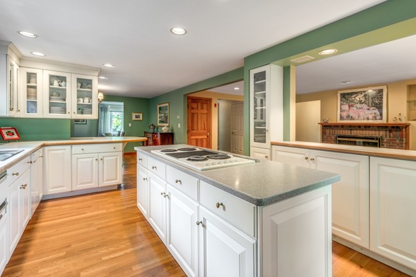 67 Maple Ridge Road Reading, MA 01867 - Photo 18 of 29