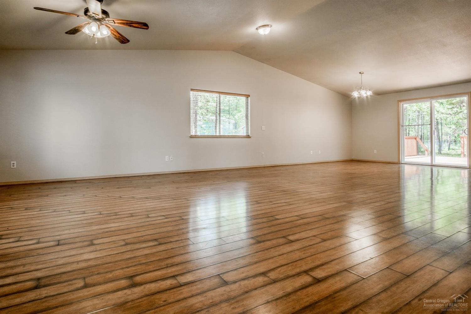 17250 Gadwall Road Bend, OR 97707 - Photo 2 of 24 Gallery Image 2