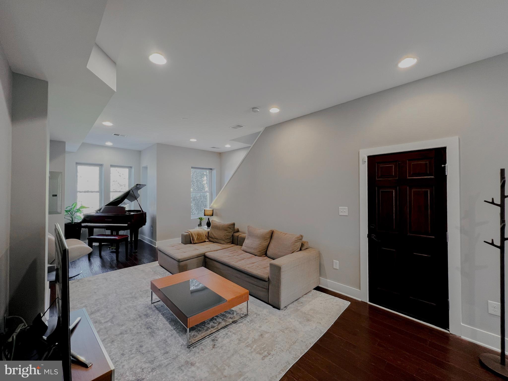 16 R Street Northwest, Unit 2 Washington, DC 20001 - Photo 18 of 47