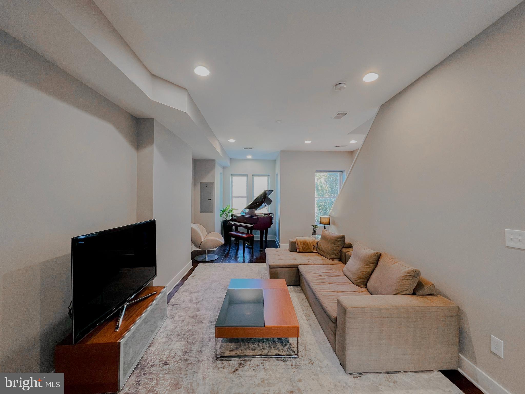 16 R Street Northwest, Unit 2 Washington, DC 20001 - Photo 19 of 47