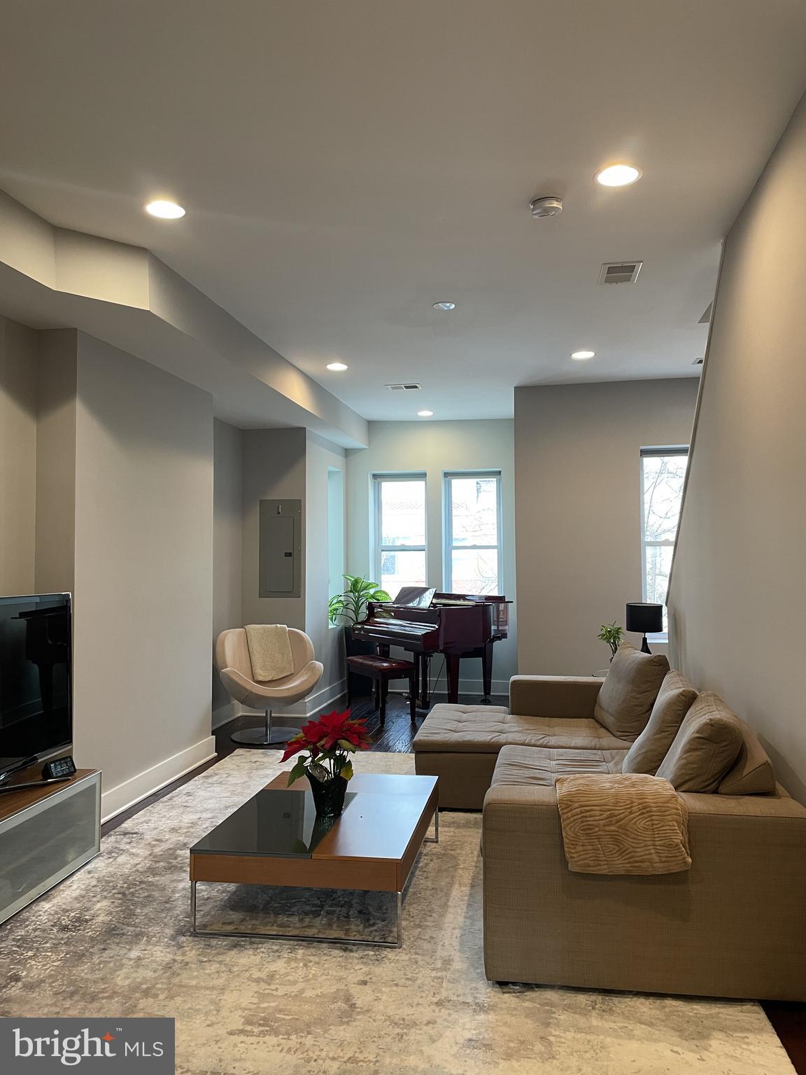 16 R Street Northwest, Unit 2 Washington, DC 20001 - Photo 21 of 47