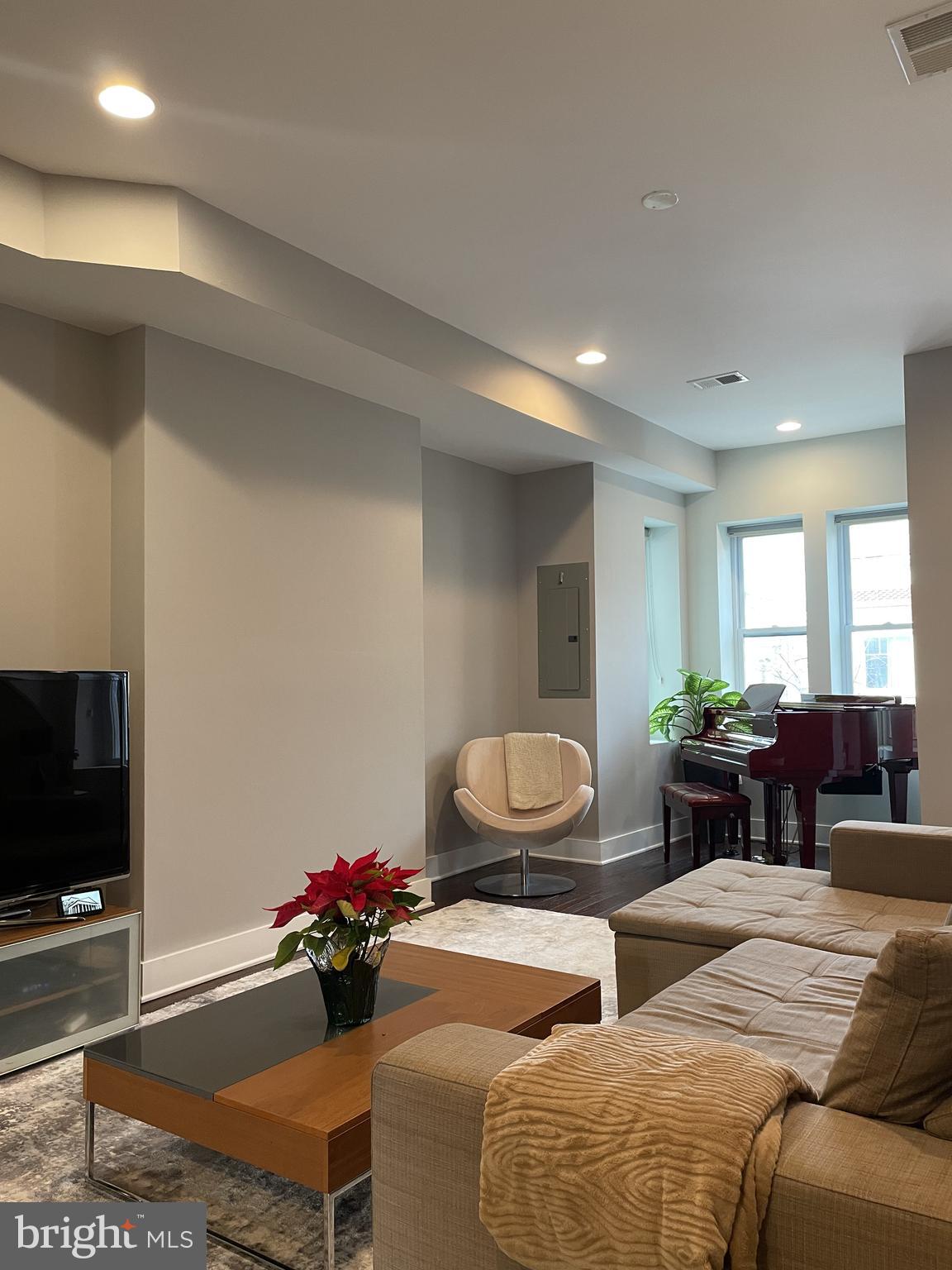 16 R Street Northwest, Unit 2 Washington, DC 20001 - Photo 22 of 47