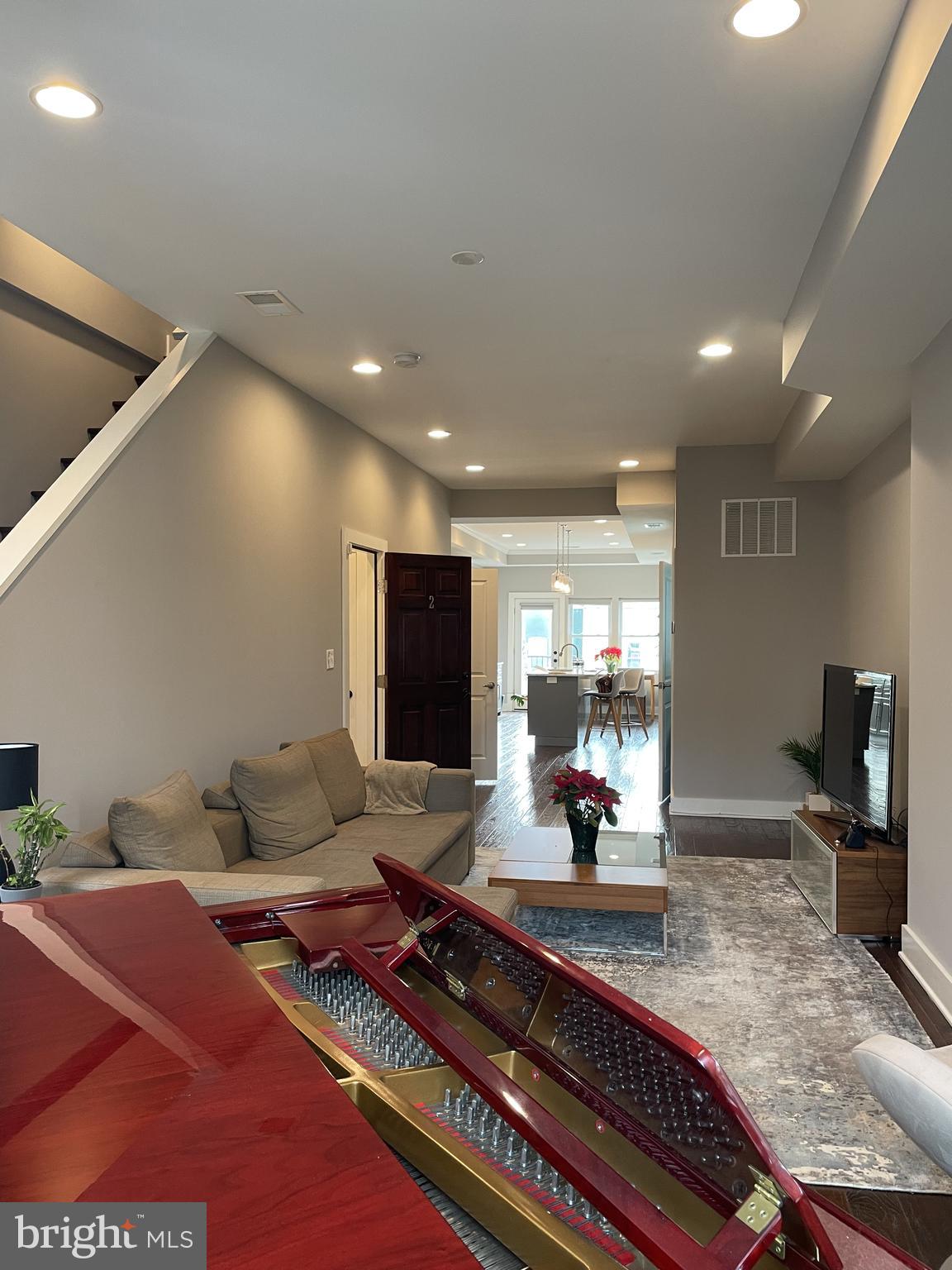 16 R Street Northwest, Unit 2 Washington, DC 20001 - Photo 23 of 47