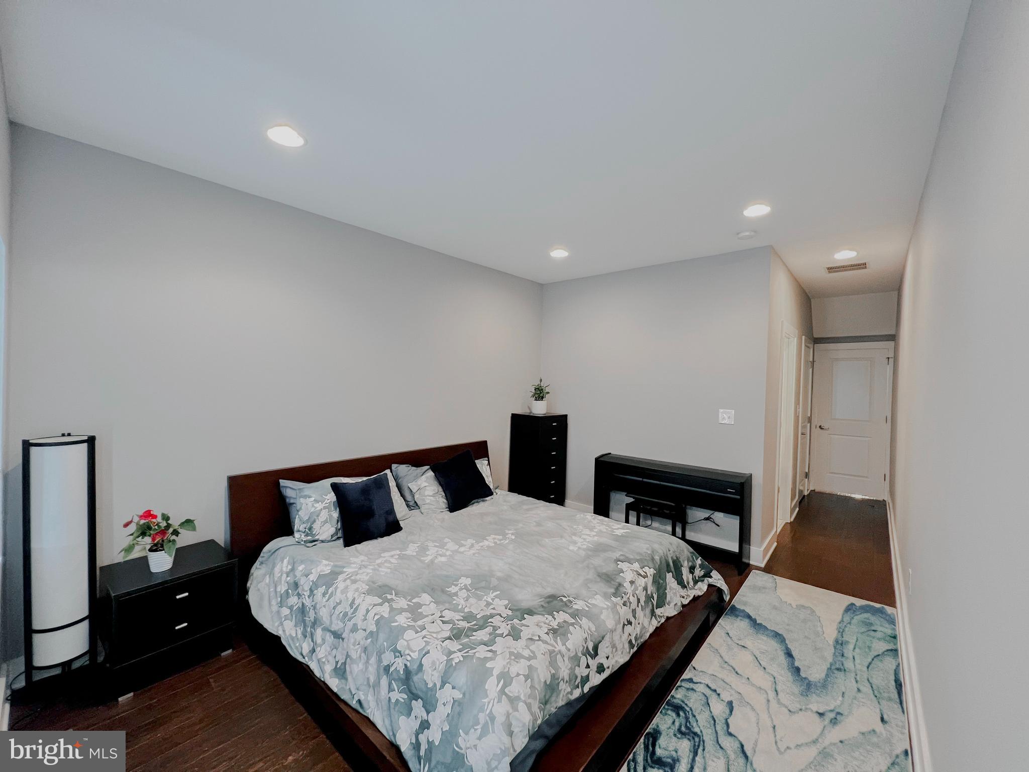 16 R Street Northwest, Unit 2 Washington, DC 20001 - Photo 24 of 47