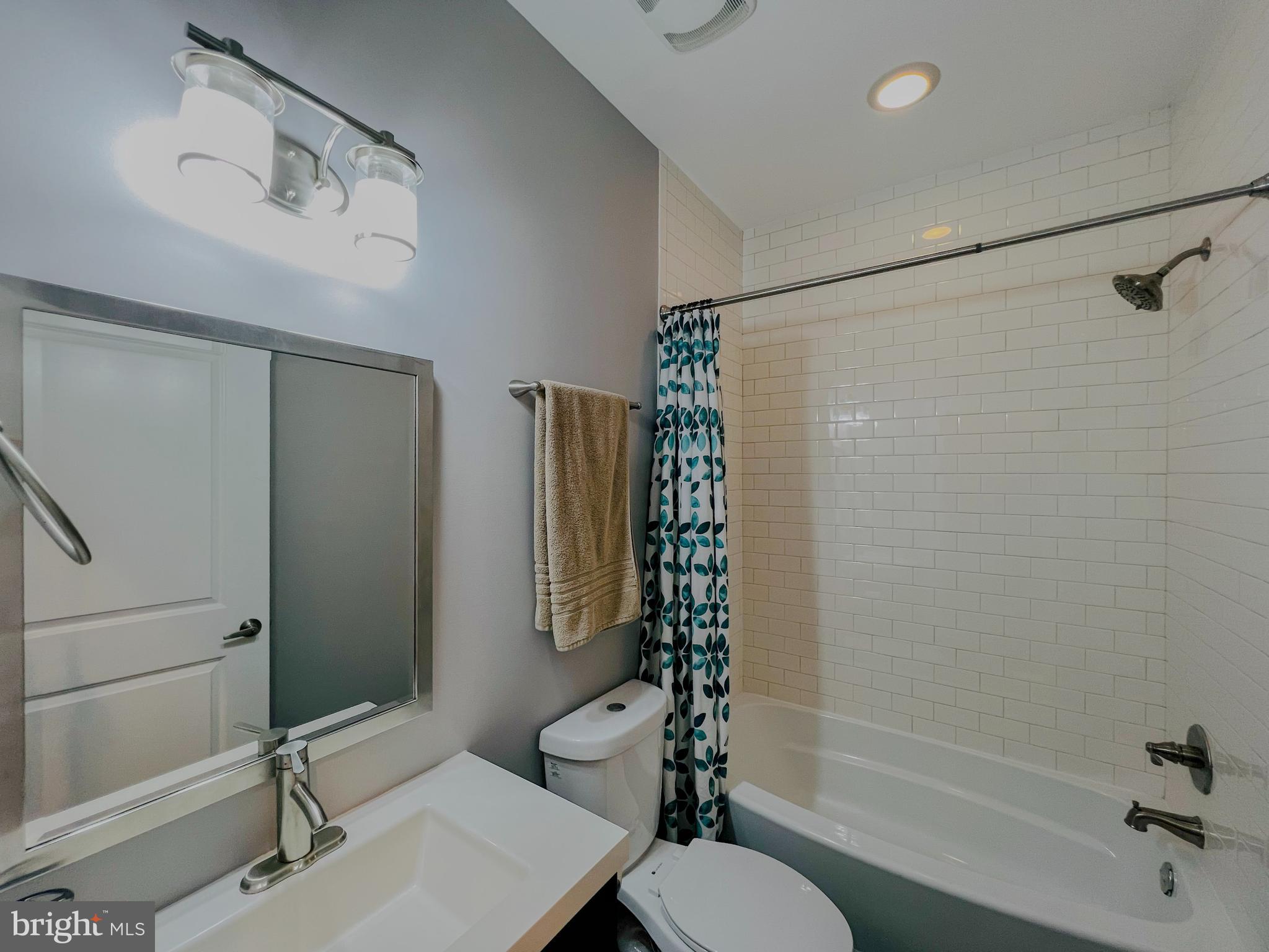 16 R Street Northwest, Unit 2 Washington, DC 20001 - Photo 32 of 47
