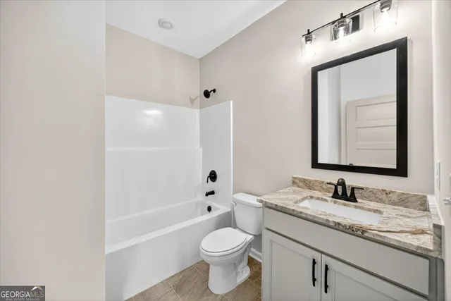 a view of a yard in front of house