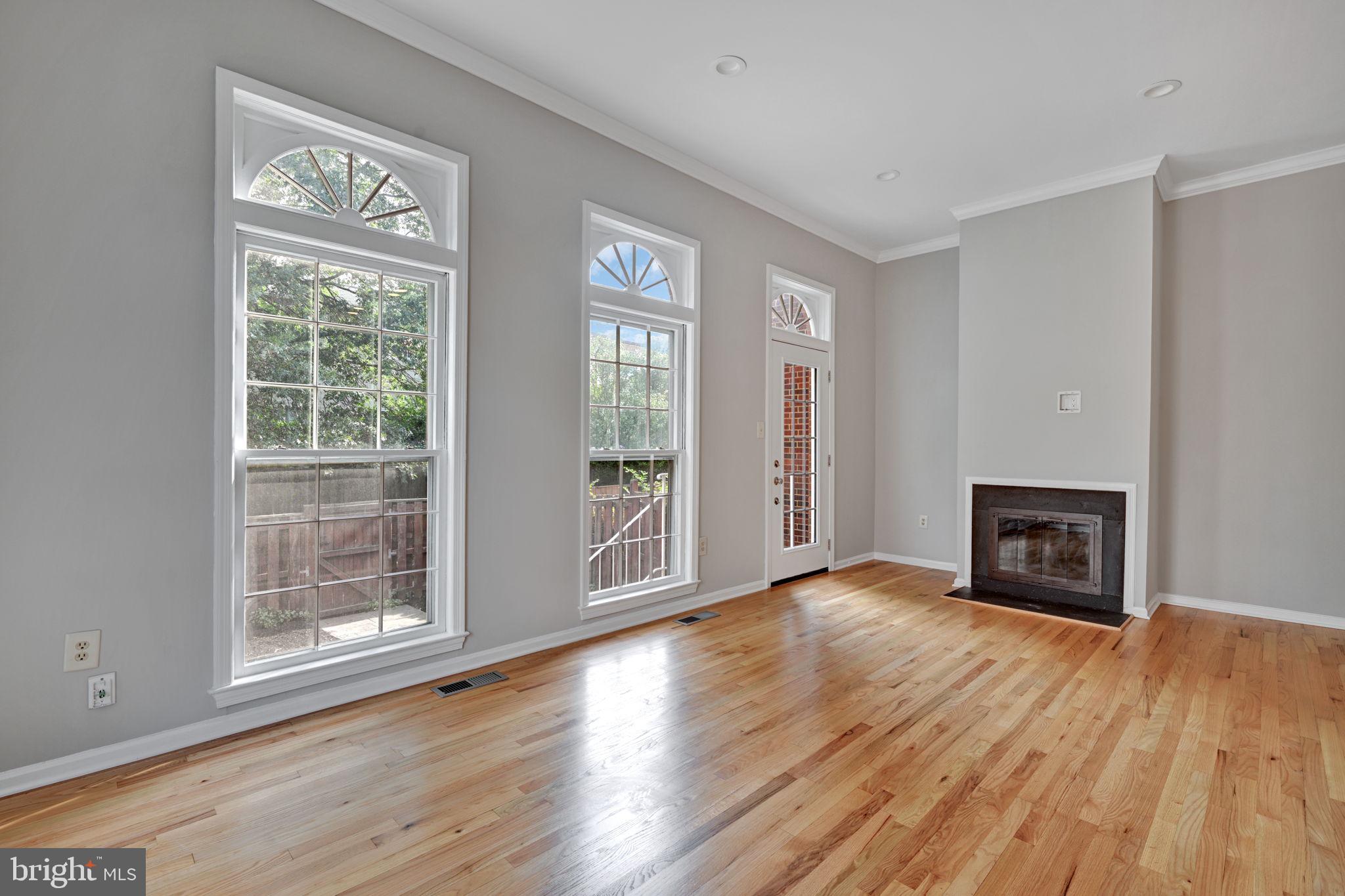 8069 Powderbrook Lane Springfield, VA 22153 - Photo 18 of 44 Living Room